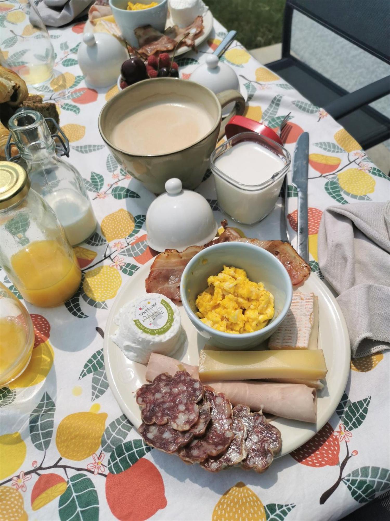Bed and Breakfast Au Jardin Des Deux Roches Prisse Екстер'єр фото