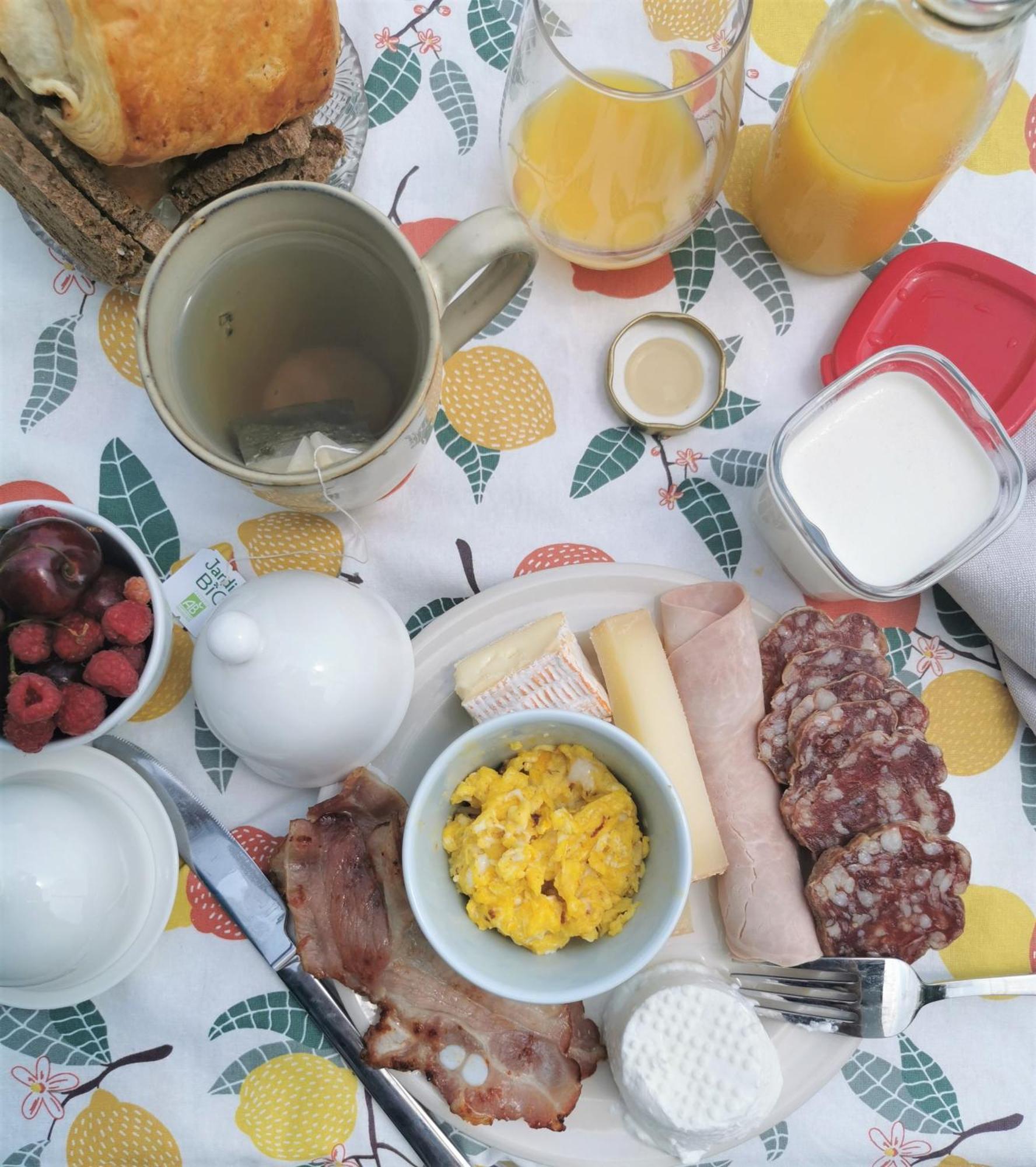 Bed and Breakfast Au Jardin Des Deux Roches Prisse Екстер'єр фото